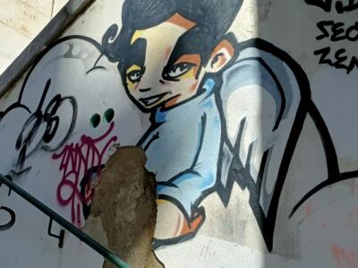 Angelot à la banane brune — Street art à Lisboa