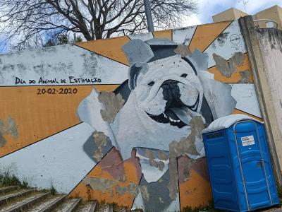 Bulldog — Jour de l'Animal de Compagnie — Street art de EHME à Lisbon