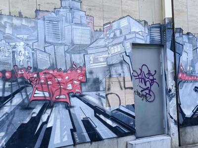 The Red Crowd and the Greener Grass — Street art in Bruxelles
