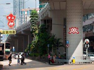 HK_129, Space Invader de Prince Edward Road West Flyover — Street art de Invader à Hong Kong