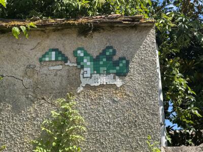 FTBL_33, Space Invader de la rue Laurent Poli — Street art de Invader à Achères-la-Forêt