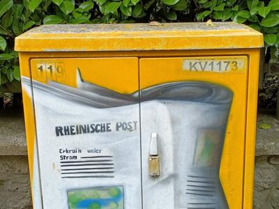 The Rheinische Post painted on a utility cabinet — Street art in Erkrath