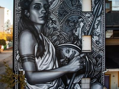 Minerva — Street art by Paola Delfín in Linares