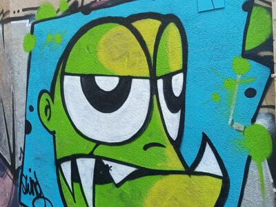Monstre vert cyclope rue Saint-Pons — Street art à Marseille