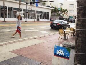 MIA_05, Space Invader de Collins Avenue — Street art de Invader à Miami Beach