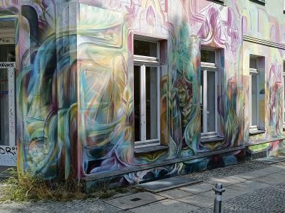 Facade of Psychedelic Swirls — Street art in Berlin