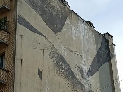 Monumental Nude Faded by Time — Street art in Bruxelles