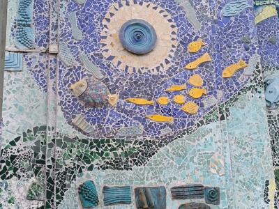 Marine mosaic with yellow fish — Street art in Köln