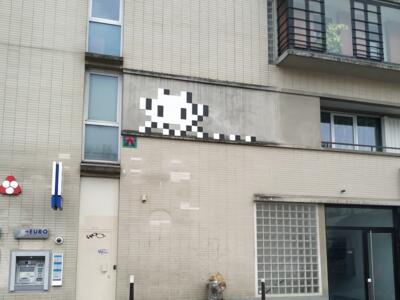 PA_1451, Space Invader on 118 Cours de Vincennes — Street art by Invader, A2 in Paris