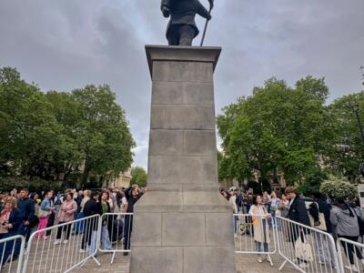 La statue de Waterloo Place — Street art de Banksy à London