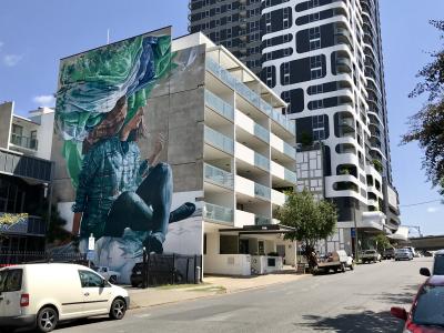 Tête dans les nuages — Street art de Fintan Magee à Brisbane
