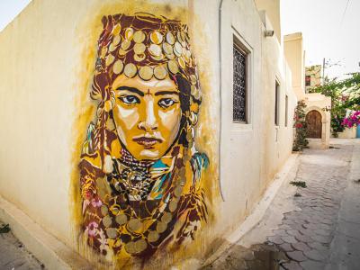 Portrait de Djerbienne — Street art de Btoy à Djerba