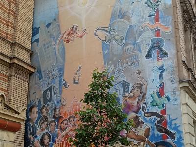The Hand with the People's Heart — Street art in Berlin