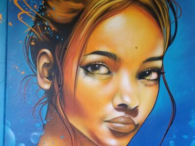 Woman's Portrait with Blue Bubbles — Street art by Disk in Bourges