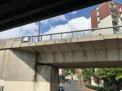 PA_425, Space Invader du quai des Carrières — Street art de Invader à Charenton-le-Pont