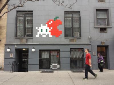 NY_176, Space Invader de 14th St — Street art de Invader à New York