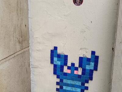 Blue Space Invader, Faubourg Poissonnière — Street art by Invader in Paris