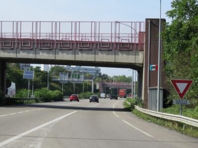 BSL_24, Space Invader de l'autoroute des Cigognes — Street art de Invader à Saint-Louis