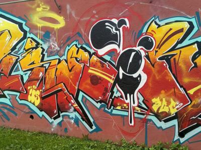 Orange lettering and melting characters — Street art in Nantes