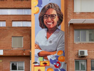 Woman of Science Portrait — Street art by Ana Corazón in Meliana
