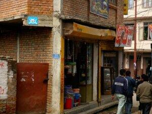 KAT_17, Space Invader de Goph Marg Kathmandu — Street art de Invader à Kathmandu