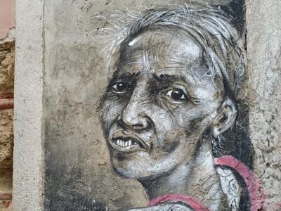 Portrait de vieille femme par Rosarlette Meirelles — Street art de Rosarlette Meirelles à Almada
