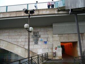 GNV_32, Space Invader on Quai Turrettini — Street art by Invader in Genève