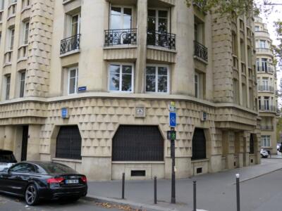PA_400, Space Invader on 1 Place de la Résistance — Street art by Invader in Paris