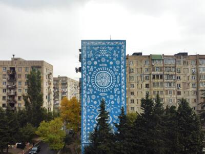 Tabla bleue — Street art de Tina Chertova à Tbilisi