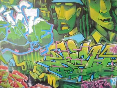 Line of Green Figures and Wildstyle — Street art in Marseille