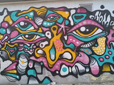 Yeux et formes organiques, par Gnomo — Street art à Lisboa
