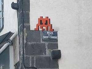 CLR_41, Space Invader on 2–12 Rue St-Amable — Street art by Invader in Clermont-Ferrand