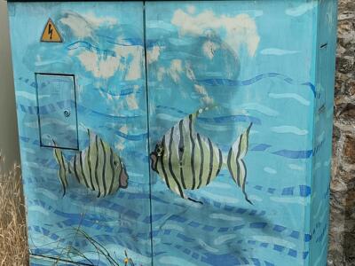 Angelfish on an electrical cabinet — Street art in Le Mans