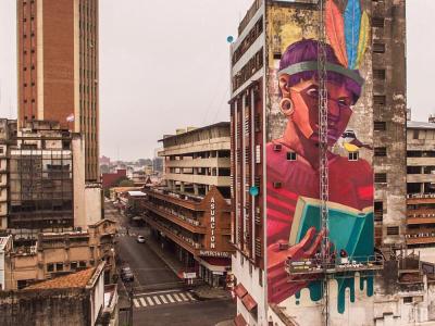 L'enfant au livre — Street art de Apitatán à Asunción