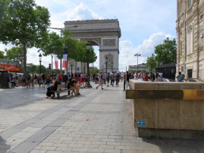 PA_237, Space Invader on 156 Avenue des Champs-Elysées — Street art by Invader in Paris