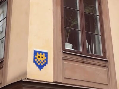 STK_13, Space Invader on Kråkgränd — Street art by Invader in Stockholm