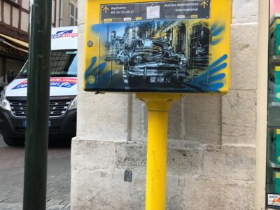 The old car on place des Cinq-Cantons, by C215 — Street art by C215 in Bayonne