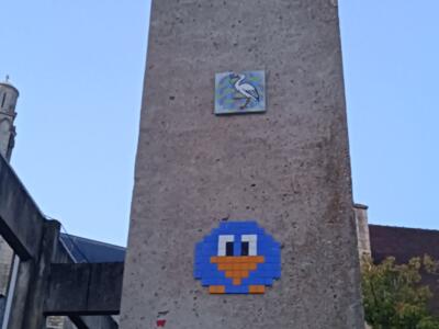 Stork and blue pixel bird — Street art by Waldo in Bourges