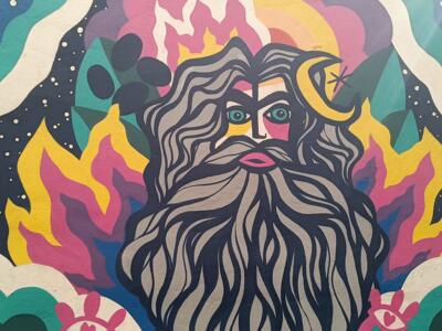 Visage barbu au croissant de lune — Street art à Lisboa
