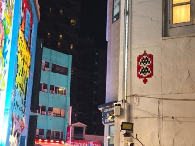 SL_02, Space Invader on 94-3 Eoulmadang-ro — Street art by Invader in Seoul