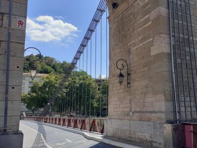 LY_31, Space Invader de Passerelle Masaryk — Street art de Invader à Lyon