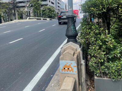 BGK_30, Space Invader de Witthayu Road — Street art de Invader à Bangkok