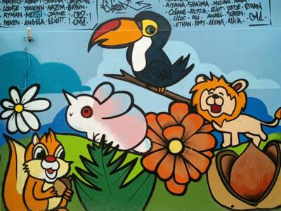 Toucan, lion et lapin des écoliers — Street art à Langueux