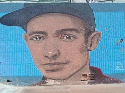 Portrait à la casquette par OCM Vibration — Street art de OCM Vibration à Marseille