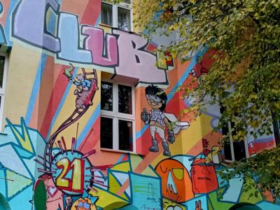 Kinder Club, the right half — Street art in Düsseldorf