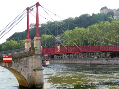 LY_43, Space Invader on Passerelle Saint-Georges — Street art by Invader in Lyon