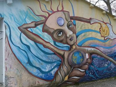 Être Cosmique à l'Œil du Monde — Street art à Lisbon
