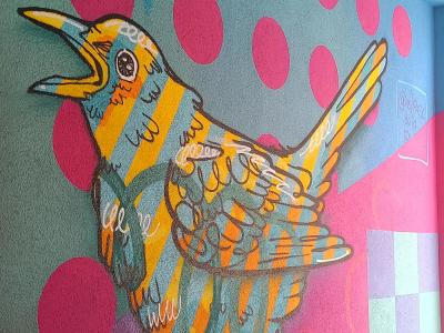 Oiseau chanteur aux rayures — Street art à Berlin