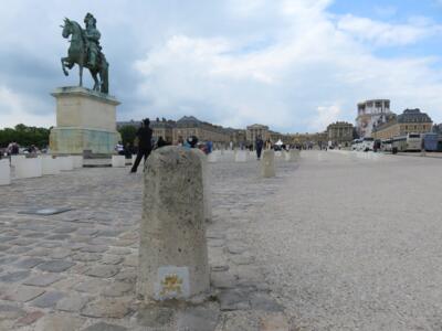 VRS_38, Space Invader on Place d'Armes — Street art by Invader in Versailles