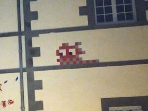 CLR_46, Space Invader de la rue Faubourg de la Bade — Street art de Invader à Clermont-Ferrand